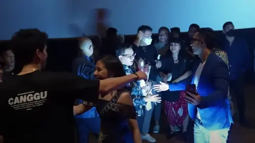 Di Hadapan Luna Maya, Maxime Bouttier Santai Peluk Prilly Latuconsina  Mantan Kekasihnya, Begini Percakapan yang Sempat Terjalin - ShowBiz  Liputan6.com