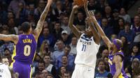 Jamal Crawford (tengah) saat beraksi untuk Wolves lawan Lakers (AP Photo/Jim Mone)