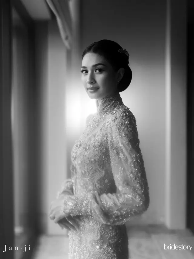 Mikha Tambayong-Deva Mahenra