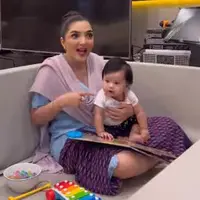 Ashanty momong Baby Ameena (Instagram/ashanty_ash)