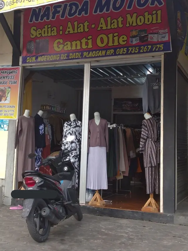6 Potret Kocak Spanduk dan Toko yang Tak Sesuai Ini Bikin Tepuk Jidat