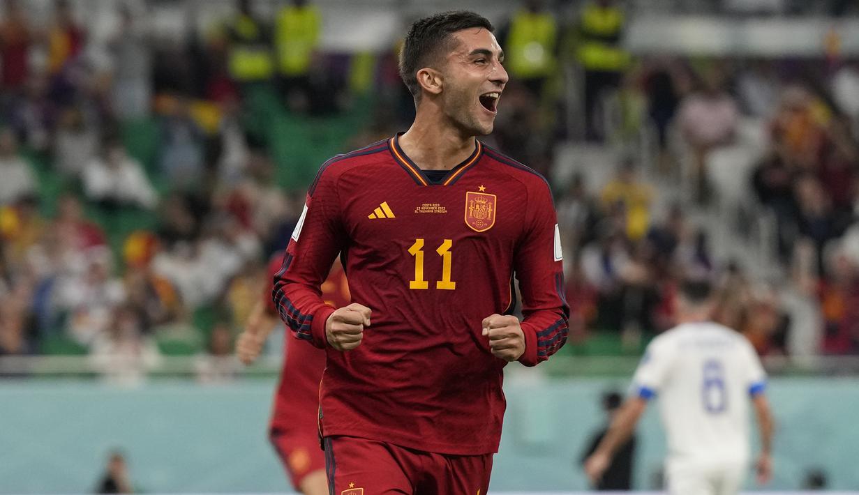 Di babak kedua Spanyol kembali menambah gol pada menit ke-54 melalui Ferran Torres. GoL keempat tersebut dicetak Ferran Torres usai memanfaatkan umpan Gavi di dalam kotak penalti. (AP/Alessandra Tarantino)