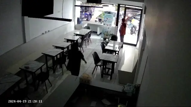 CCTV yang merekam kejadian pembunuhan wanita hamil di Ruko Kelapa Gading, Jakarta Utara.