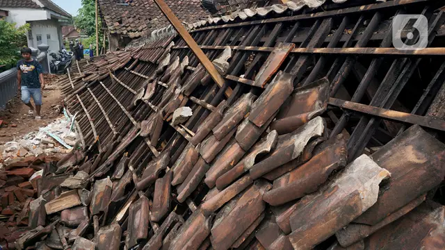 Rumah-Rumah di Kampung Majangtengah Rusak Akibat Gempa