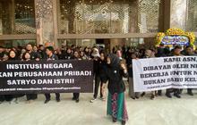 Panas DPR 'Meledak' di Paripurna Gara-Gara Heboh Gaya Arogan Menteri Satryo hingga Didemo ASN yang Marah & Jengkel