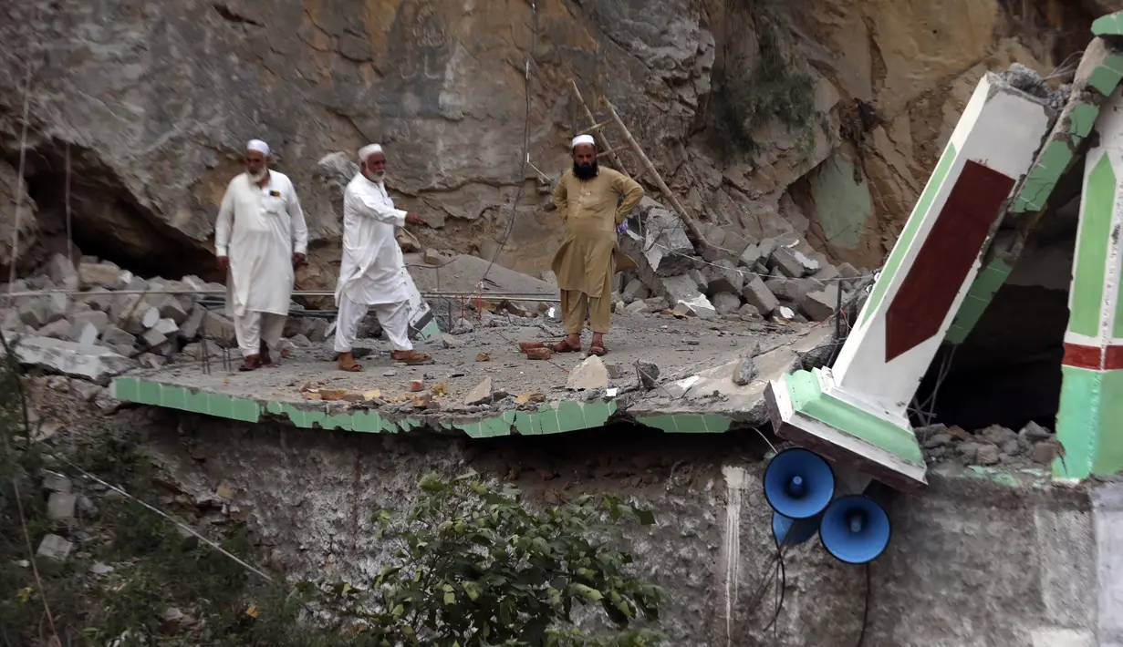 Pakistan telah menyaksikan peningkatan kekerasan militan sejak tahun lalu ketika Taliban Pakistan, yang dikenal sebagai Tehreek-e-Taliban Pakistan, mengakhiri gencatan senjata selama berbulan-bulan dengan pemerintah. (AP Photo/Muhammad Sajjad)