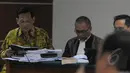 Didik Purnomo memberikan sejumlah pertanyaan kepada Djoko Susilo saat menjadi saksi sidang korupsi alat Simulator SIM di Pengadilan Tipikor,  Jakarta, Senin (23/2/2015). (Liputan6.com/Herman Zakharia)