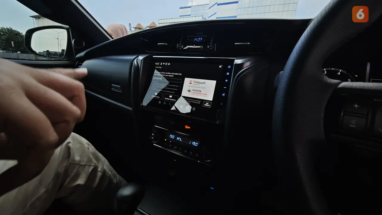 Teknologi Konektivitas T Intouch di New Toyota Fortuner 2024. Liputan6.com/Iskandar