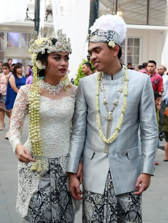 'Maskawin 11 gram. Hari ini dia ulang tahun loh. Emas batangan sebelas buah,' kata Ditto di De La Rossa, Kemang, Jakarta Selatan, Minggu (13/9). (Deki Prayoga/Bintang.com)