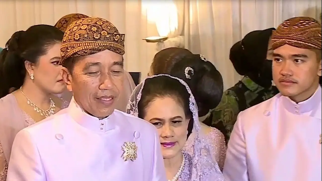 Presiden Jokowi jelang pernikahan anak bungsu, Kaesang Pangarep dengan Erina Gudono. (Foto; Liputan6.com/Hendro Ary Wobowo)