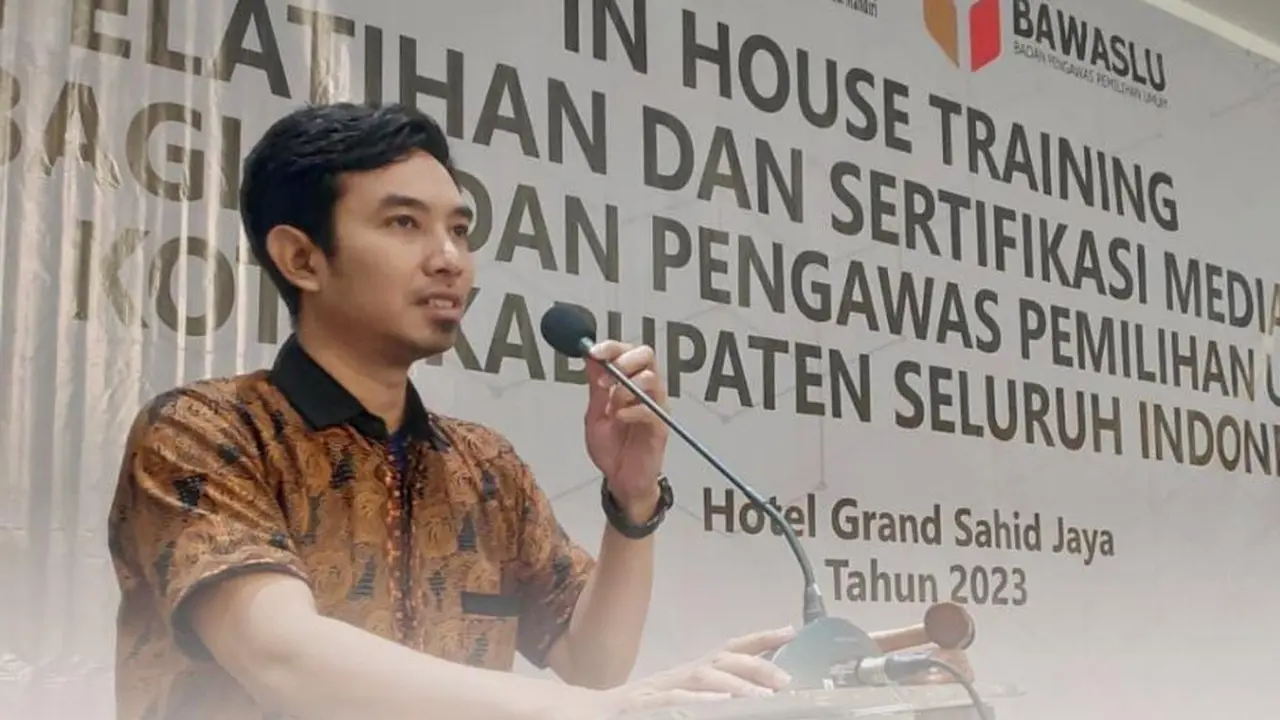 Koordinator Divisi Penanganan Pelanggaran, Data dan Informasi Badan Pengawas Pemilu (Bawaslu) Tuban Mochamad Sudarsono. (Adirin/Liputan6.com)