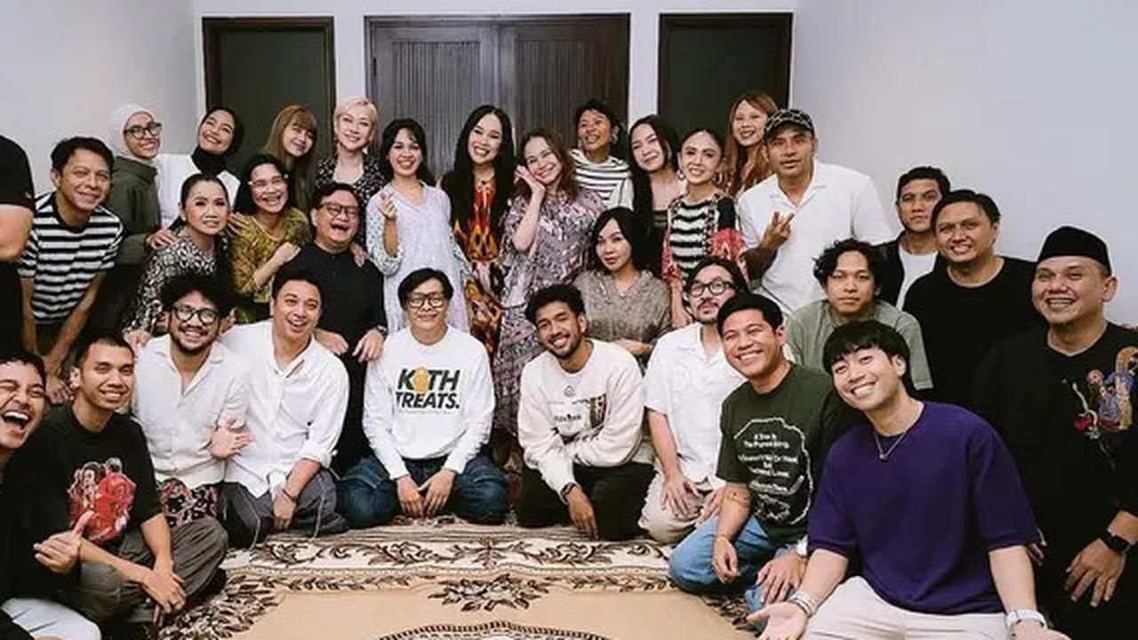 Akrab Bak Keluarga, 6 Potret Keseruan Buka Puasa 30 Penyanyi & Musisi Ternama di Rumah Ariel Noah, Ada Yuni Shara, BCL hingga Nadine Amizah