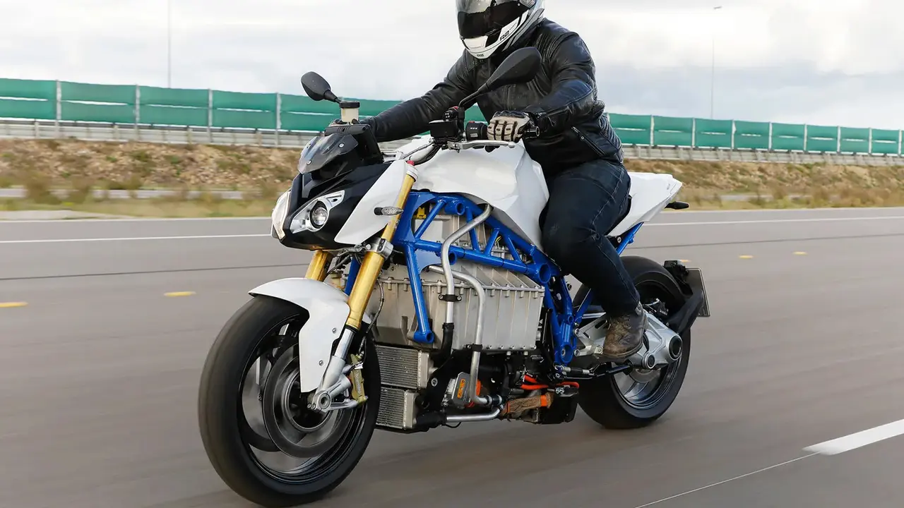 BMW Mulai Pamer Motor Listrik Canggih E-Power Roadster (Motorcyclenews)