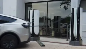 Tesla Rilis Fitur 'Kabur Darurat', Kabel Supercharger Boleh Putus
