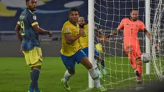 Casmeiro menjadi pahlawan Brasil pada pertandingan ini. Berkat dirinya, Brasil dapat membawa pulang poin penuh pada pertandingan ini dan semakin nyaman duduk di puncak klasemen sementara Grup B Copa America 2021. (Foto: AP/Silvia Izquierdo)
