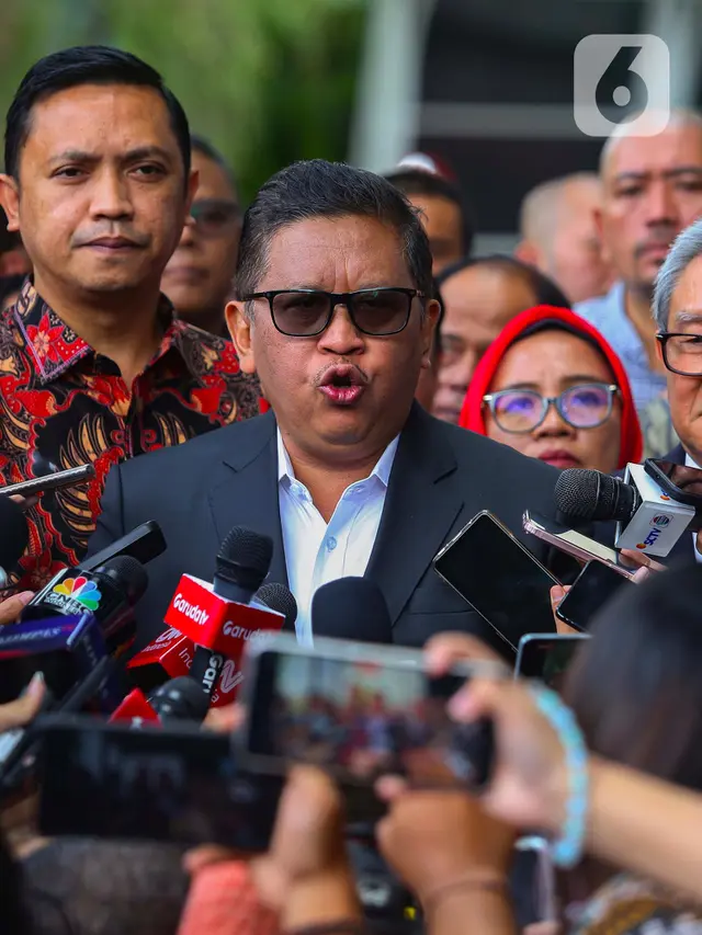 Tunjukkan Buku Tentang Hak dan Kewajiban Tersangka/Terdakwa Tindak Pidana Korupsi, Sekjen PDIP Hasto Kristiyanto Siap Diperiksa Penyidik KPK