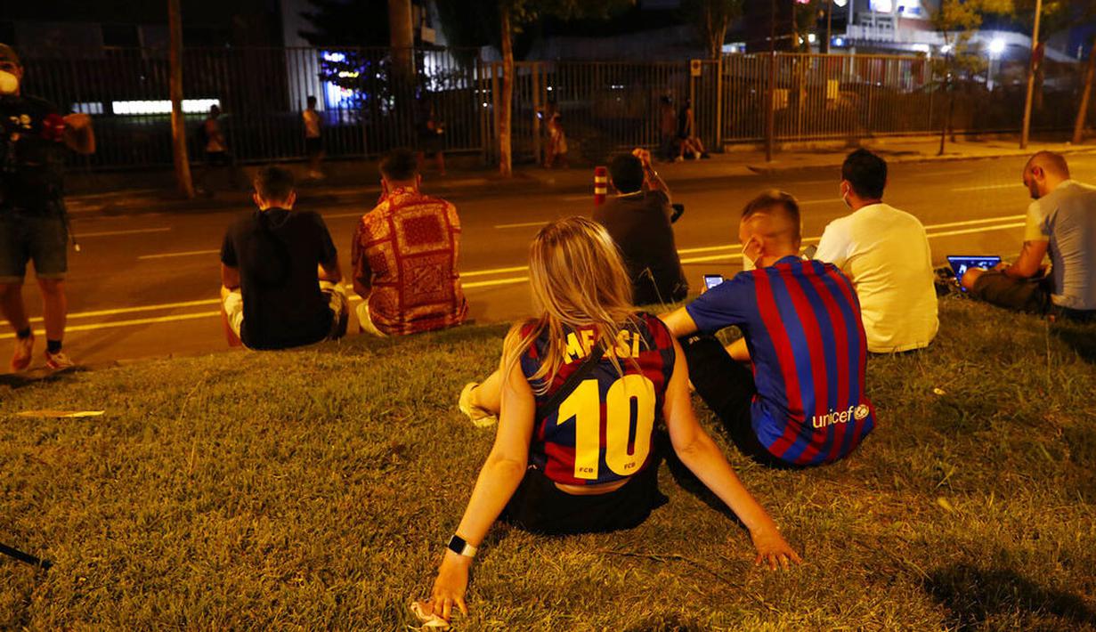 Puluhan trofi bergengsi telah dimenangi Messi bersama Barcelona, termasuk 10 gelar juara LaLiga, tujuh Copa del Rey dan empat Liga Champions. Dia juga menyabet enam Ballon d'Or sebagai pemain Barca. (Foto: AP/Joan Monfort)