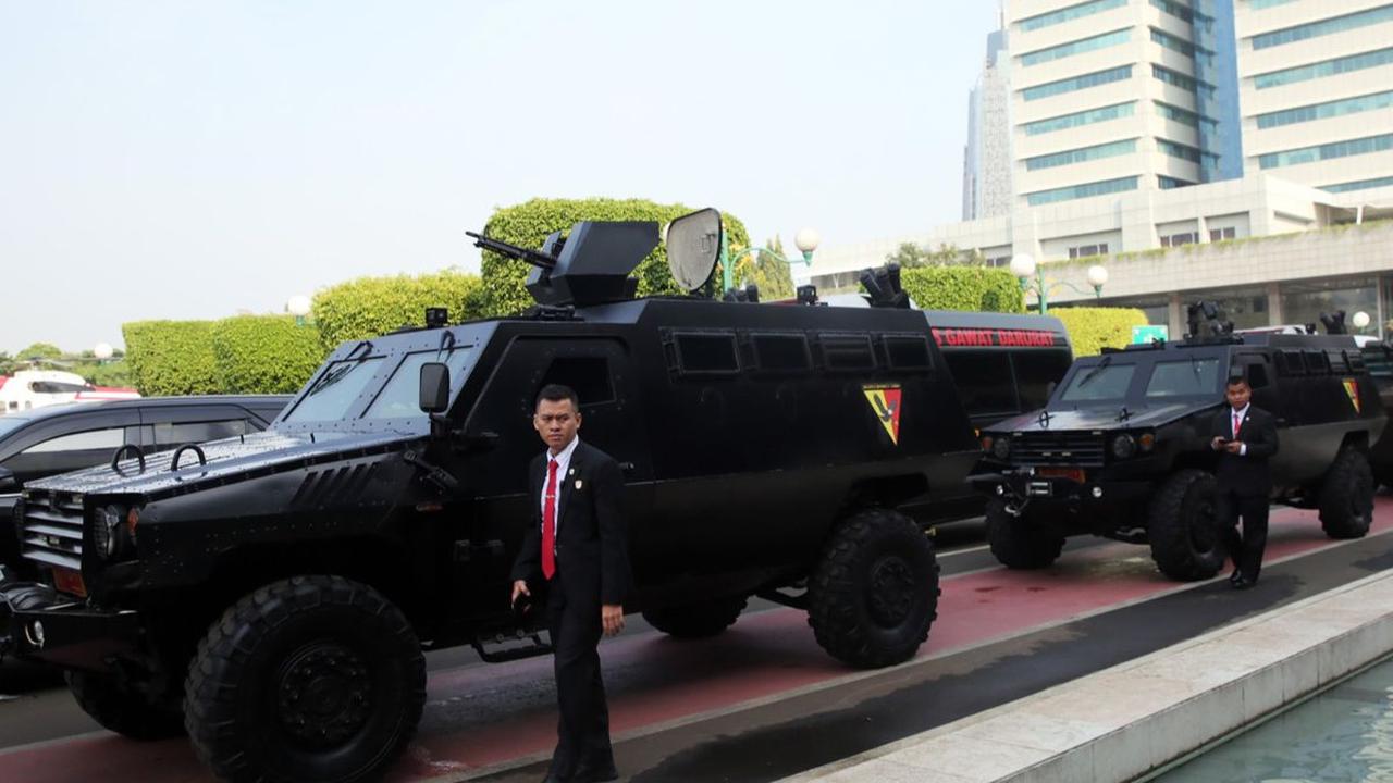 Sidang Tahunan MPR RI dan Sidang Bersama DPR RI dan DPD RI Tahun 2023 digelar hari ini, Rabu (16/8). Penjagaan ketat pun terlihat di kompleks parlemen. Tampak deretan panser hingga helikopter kepresidenan disiagakan.
