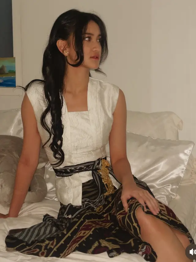 Harleyava Princy Putri Ferry Maryadi saat Wisuda SMA.