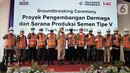 Peletekan batu pertama proyek pembangunan pengembangan pelabuhan Terminal Khusus yang berlokasi di Tuban bertujuan untuk memenuhi kebutuhan pasar luar negeri dalam hal ekspor semen dan clinker yang dikerjakan PT Solusi Bangun Indonesia Tbk (SBI) yang merupakan unit usaha SIG. (Liputan6.com/HO/SIG)