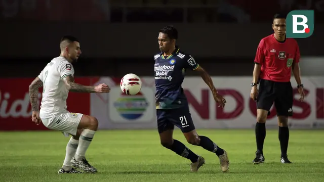FOTO: PS Sleman Kontra Persib Bandung Masih Imbang 0-0 di babak Pertama - Frets Butuan; Aaron Michael Evans