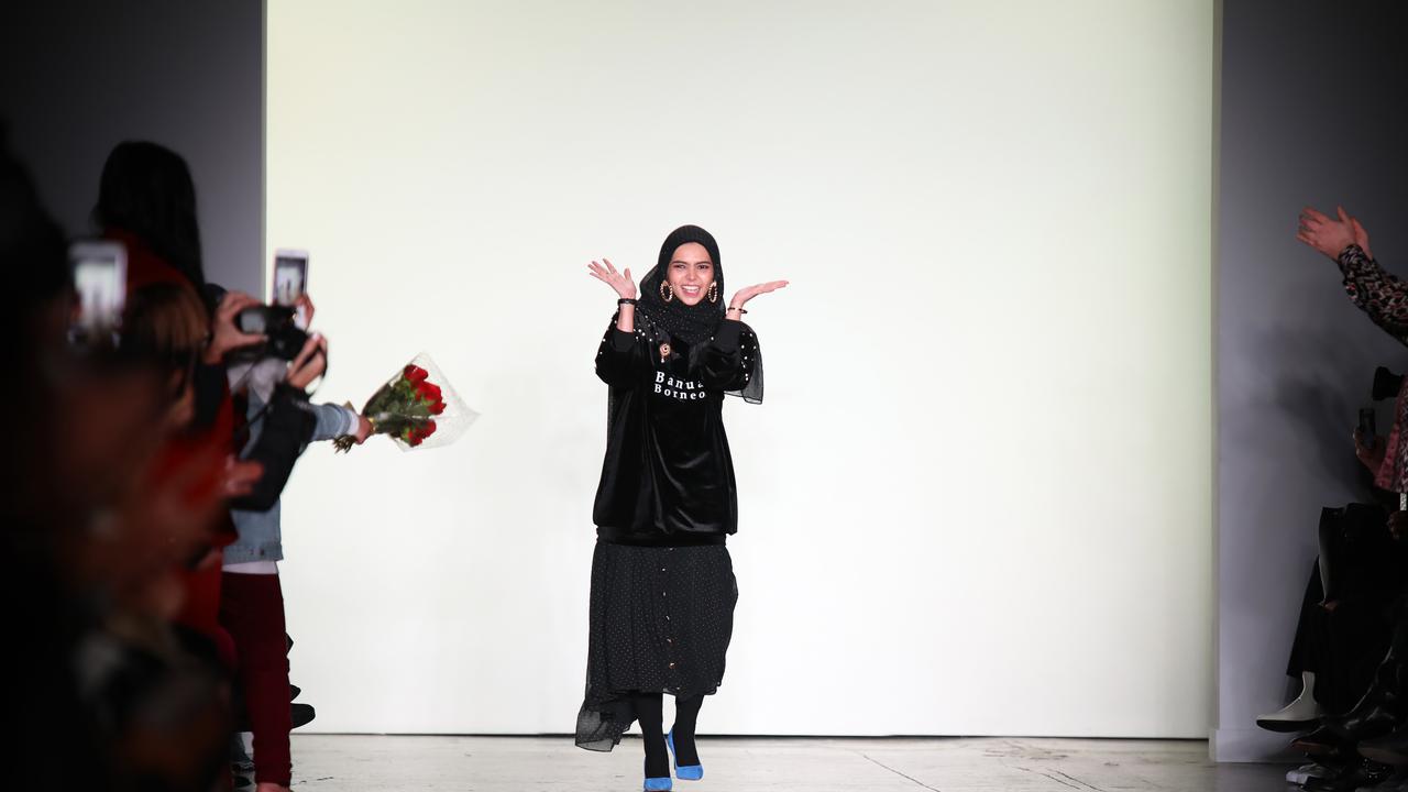 Vivi Zubedi di New York Fashion Week 2018