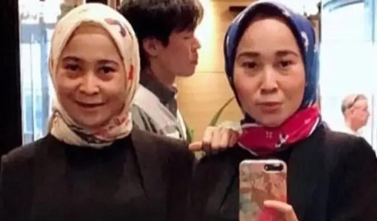 Tidak hanya menipu rekan kerja dan teman sepermainan, si Kembar Rihana-Rihani juga tipu-tipu keluarganya sendiri.