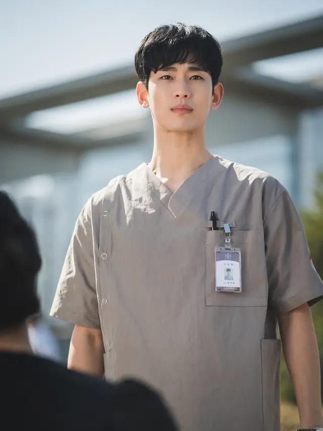 Kim Soo Hyun dalam  It's Okay to Not Be Okay. (Netflix)