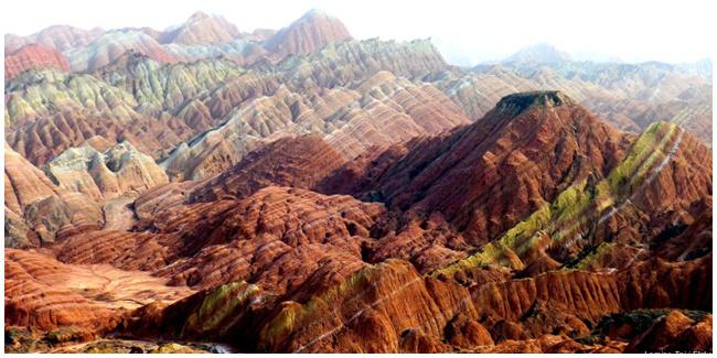Foto asli gunung pelangi di China (c) huffington post