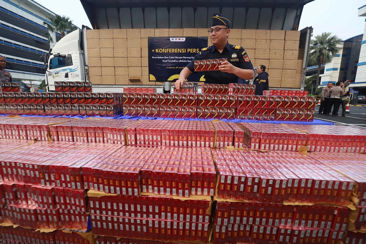 FOTO: Bea Cukai Gagalkan Peredaran  8,9 Juta Batang Rokok Ilegal