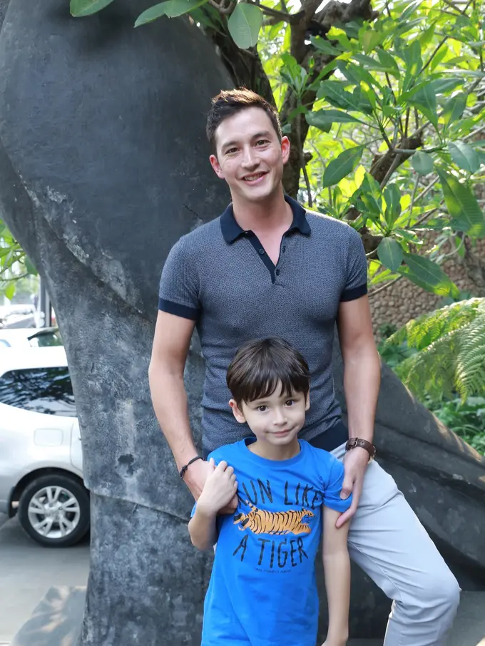 [Bintang] Mike Lewis