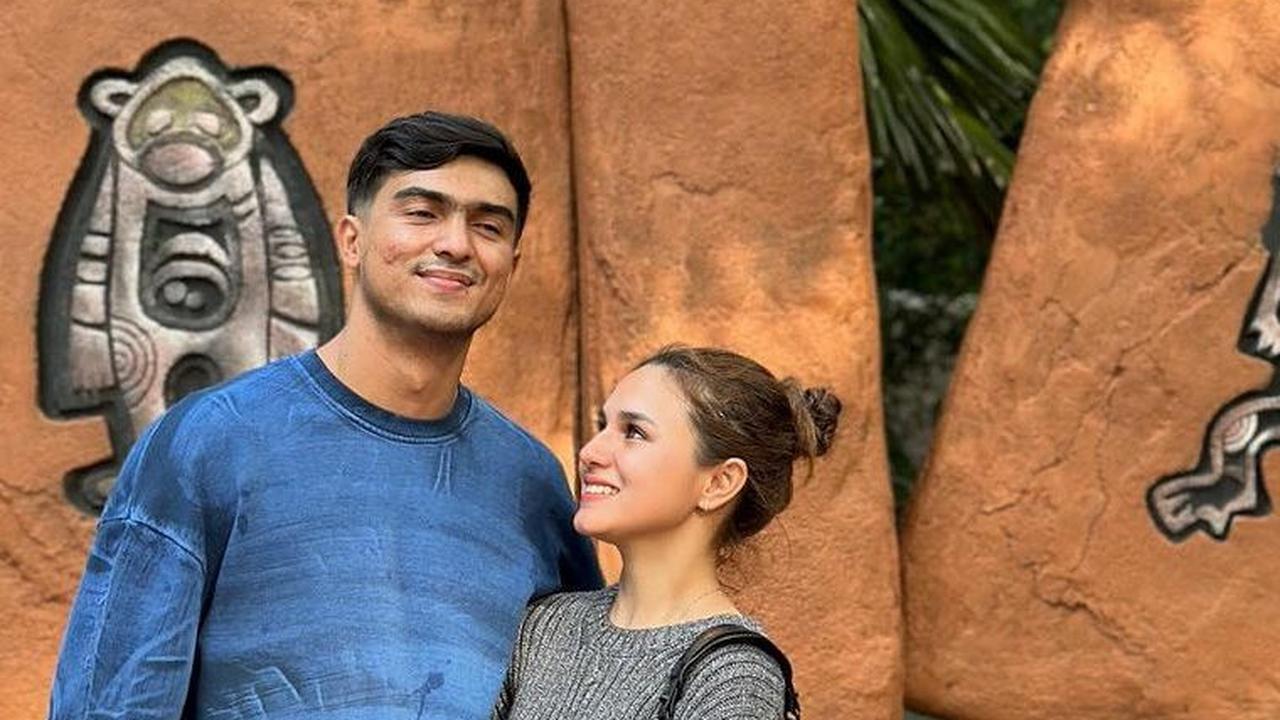 Tak menjomlo, Atha diketahui telah memiliki kekasih bernama Gabrina Audya atau yang lebih dikenal sebagai Ody.
