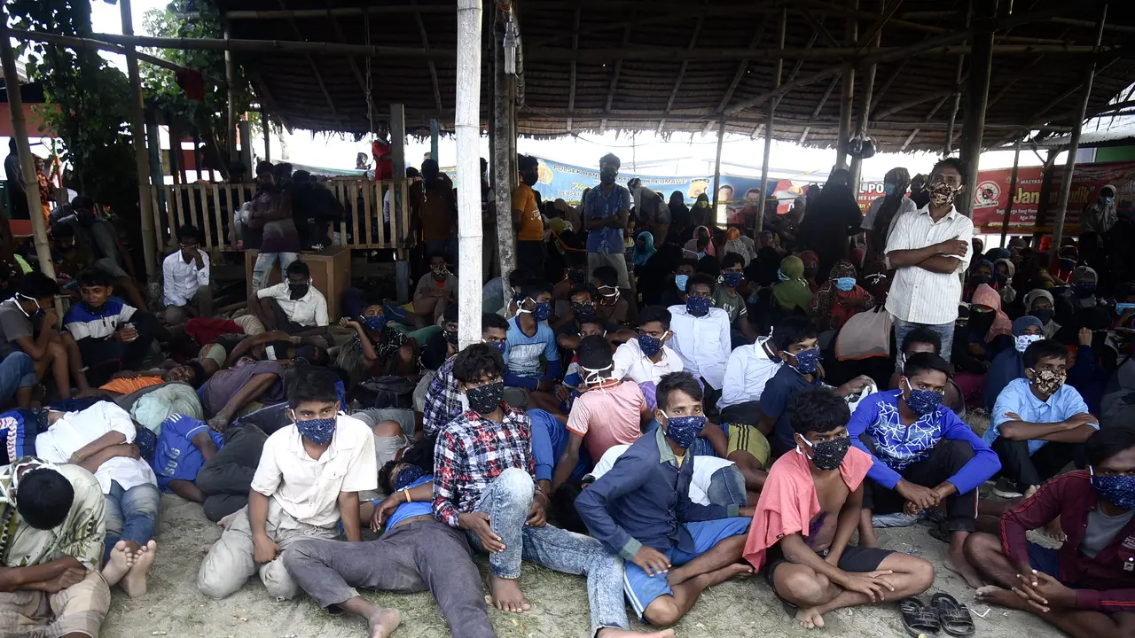 Ratusan Pengungsi Rohingya Terdampar di Pantai Lhokseumawe, Aceh