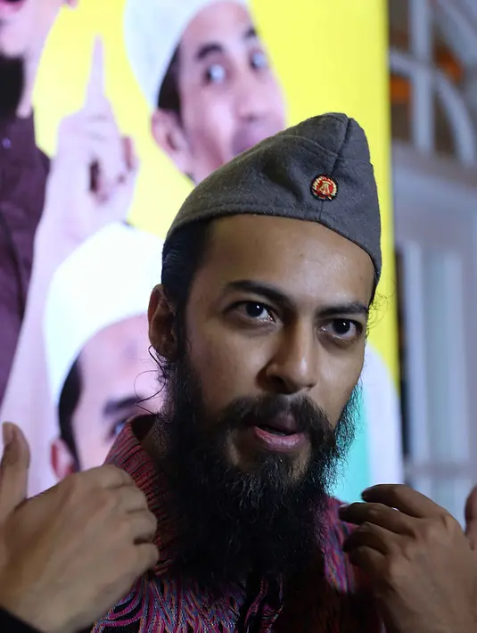 "Ibu saya, Mamah risih melihatnya, tapi mau bagimana, karakter saya membutuhkan itu," kata Alex Abbad, di XXI Metropole, Jakarta Pusat, Sabtu (11/3/2017). (Nurwahyunan/Bintang.com)