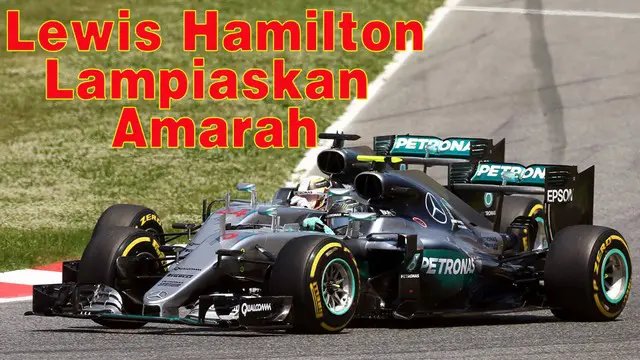 Lewis Hamilton yang mencoba menyalip Nico Rosberg namun gagal, melampiaskan emosinya dengan melempar setir mobil Mercedesnya di Sirkuit Catalunya, Spanyol (15/5/2016).