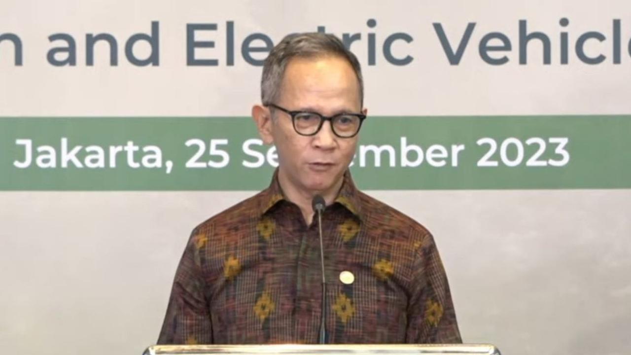 "Jangan kebanyakan dengar rumorlah," ucap Mahendra kepada media, Jakarta, Senin (4/3).