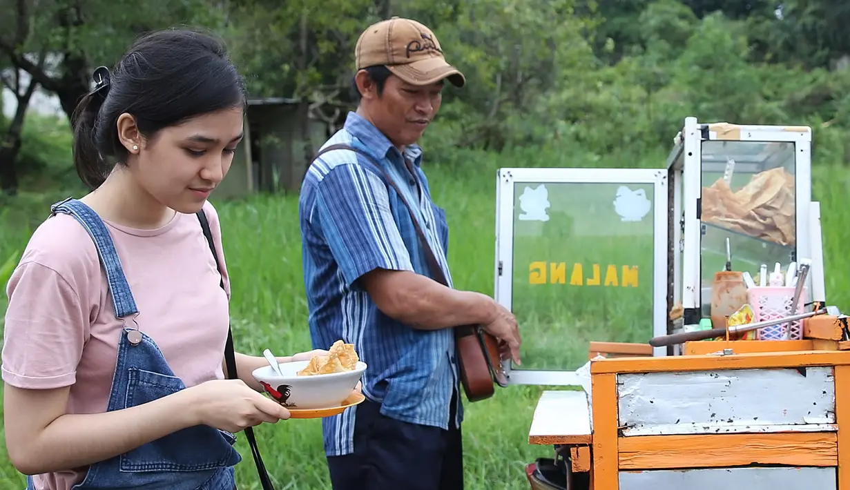 makan di pinggir jalan
