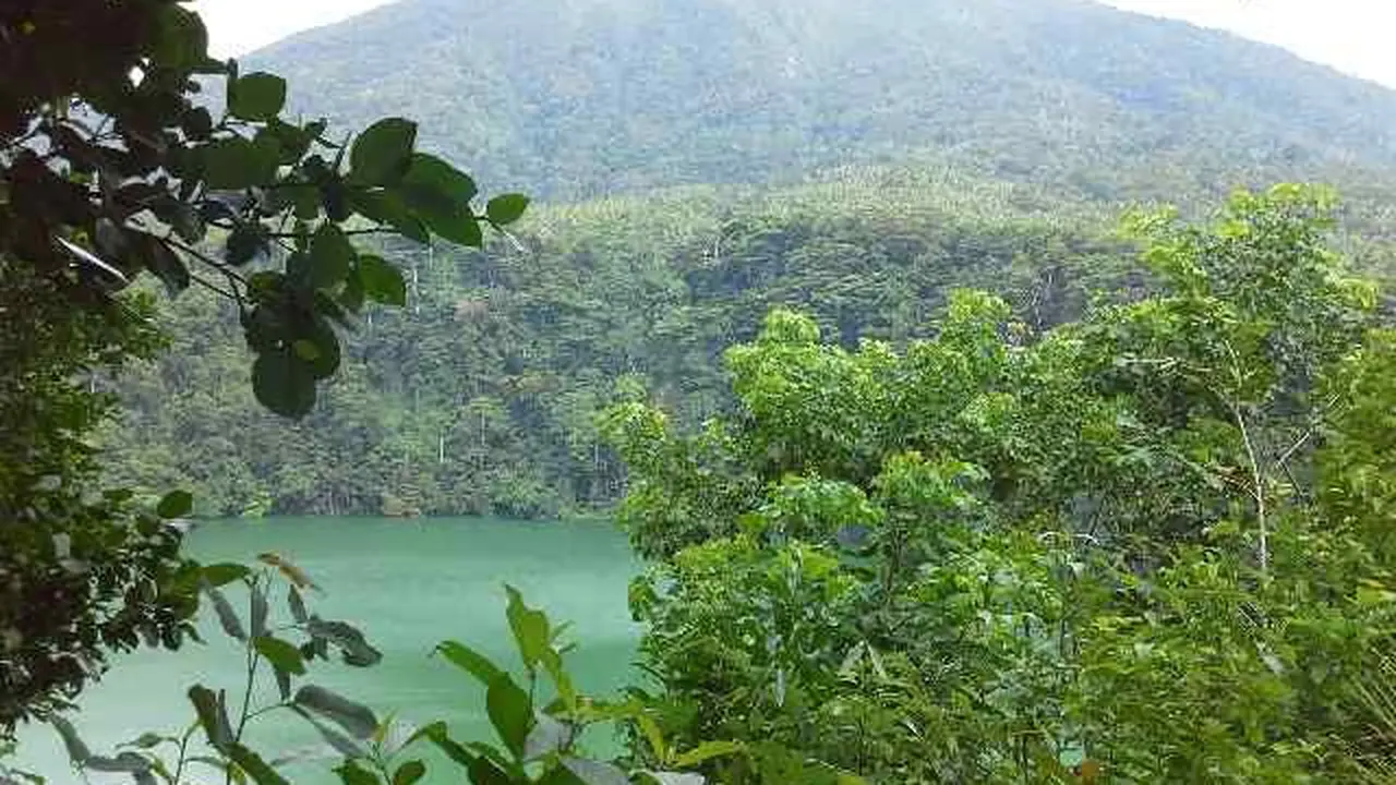 Danau Tolire