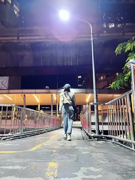 <p>Cara bulan madu Maudy Ayunda dan Jesse Choi berhasil mencuri perhatian netizen. Pasangan ini terbilang unik karena memilih perpustakaan sebagai tempat berbulan madu. (Instagram/jessechoi_)</p>