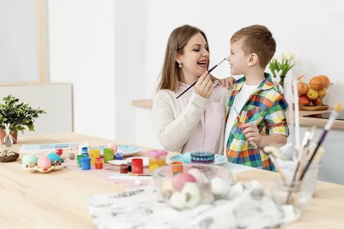 Tips Menjadi Ibu  Kreatif untuk Membantu Perkembangan Anak