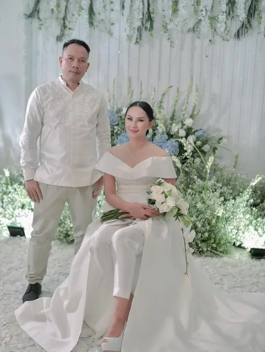 Kalina menuliskan, bahwa rintangan banyak berdatangan menuju pernikahannya bersama Vicky. Namun ia tak menyerah, dengan niat yang tulus, Kalina dan Vicky yakin bisa melalui semuanya dan sampai di tujuan mereka. (Instagram/kalinaoctaranny)