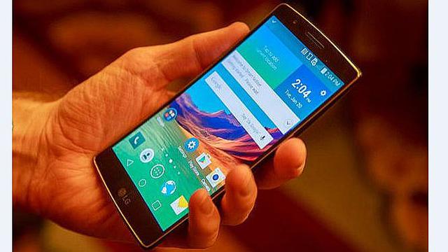 LG Pamer Smartphone Layar Lengkung G Flex 2