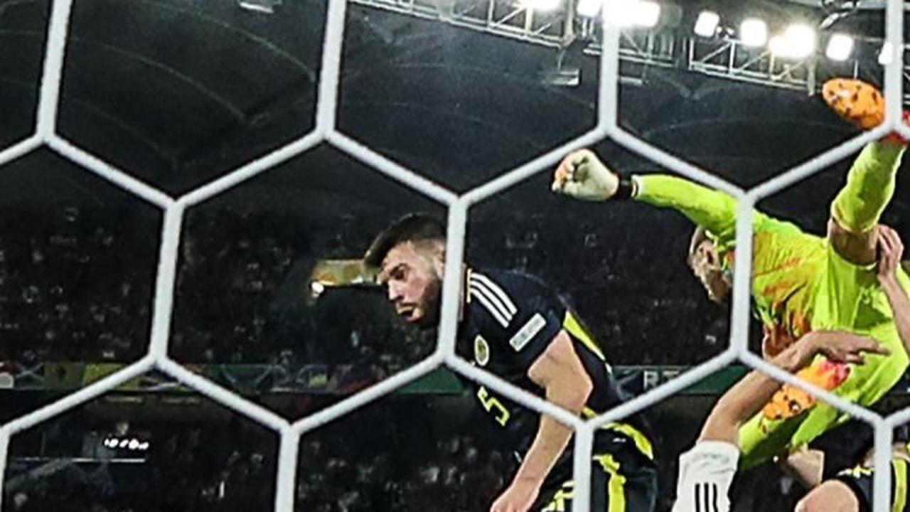 Kemenangan ini sangat berarti bagi Hungaria, yang kini menempati posisi ketiga di Grup A Euro 2024. Foto: AFP<br>