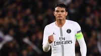 4. Thiago Silva (bebas transfer) - Bek asal Brasil ini dikabarkan telah setuju bergabung dengan Chelsea pada musim panas. Thiago Silva bergabung dengan Chelsea dengan status bebas transfer usai  kontraknya dengan PSG berakhir. (AFP/Franck Fife)