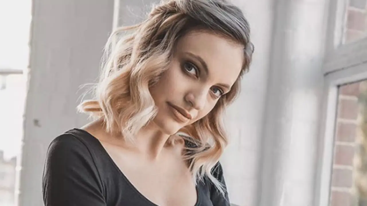 Berbagai styling rambut sebahu untuk tampilan santai maupun formal