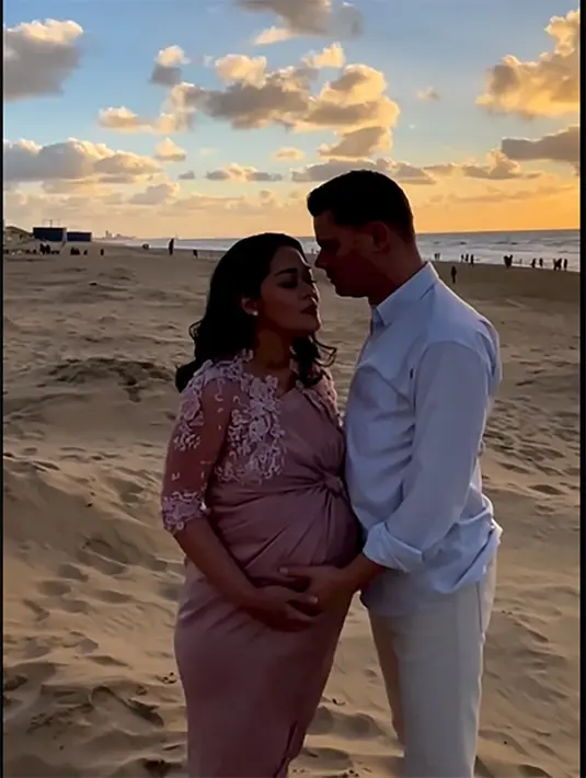 [Instagram/elyagustina]