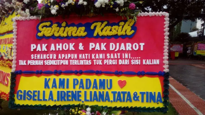Ini 9 Karangan Bunga untuk Ahok, Kocak Abis!