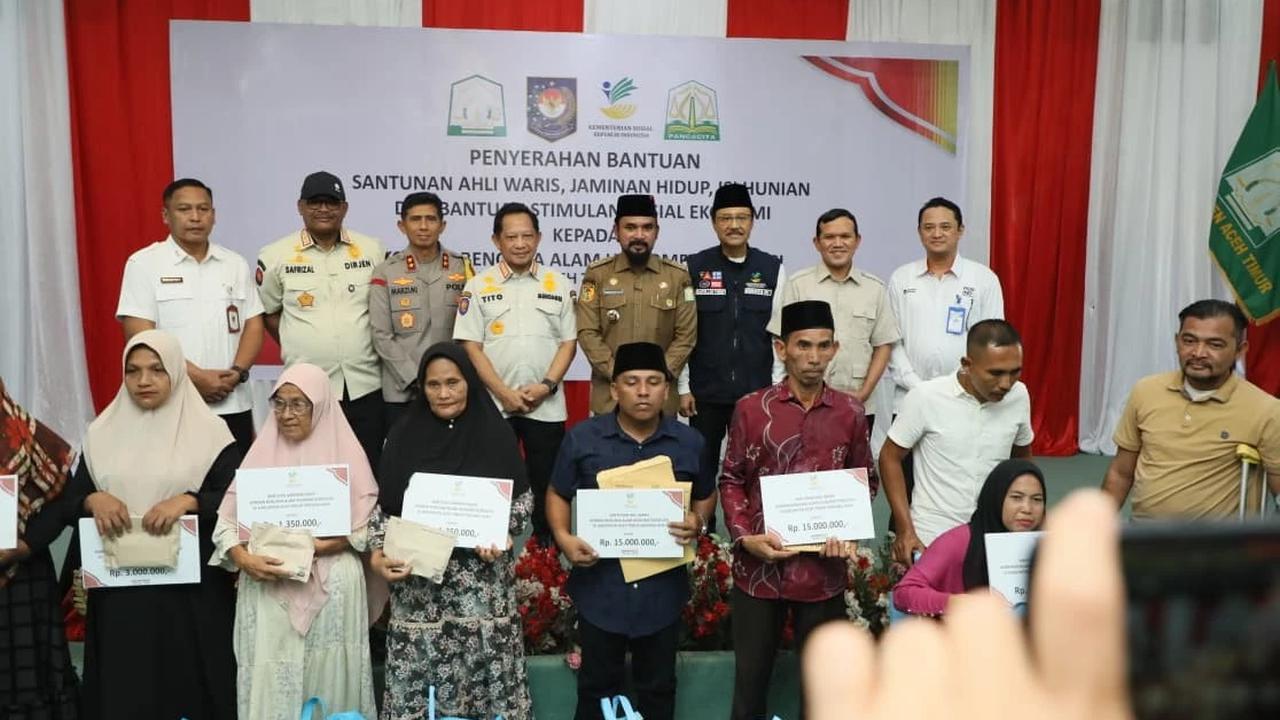 Kasatgas Tito pada Penyerahan Bantuan Pemerintah untuk Penanganan Korban Bencana Alam di Wilayah Sumatera di Pendopo Bupati Aceh Timur, Aceh, Senin (16/3/2026).