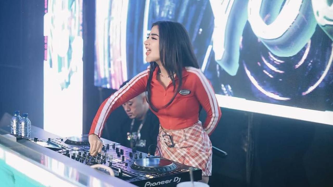 Berprofesi Juga Sebagai Disk Jockey