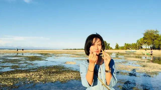 Karyawan Bank Cantik Ini Tak Henti Promosikan Keelokan Pulau Sumba